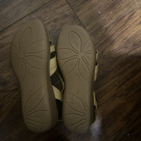 BareTraps Jacee Leather Multi-Strap Sandals Sun Yellow 6m - Picture 4 of 4